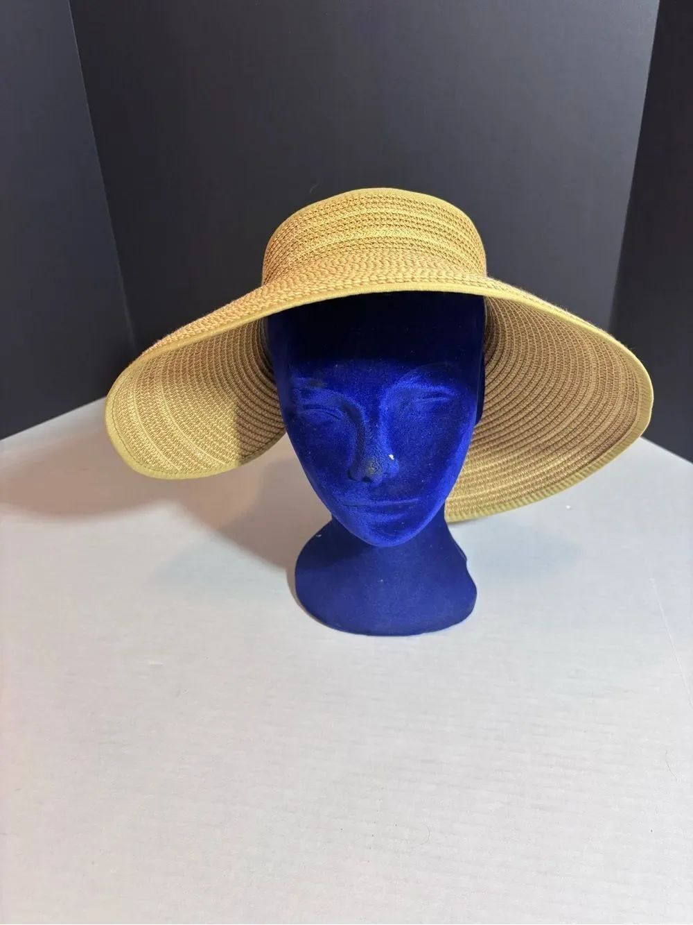 Magid Two Tone Straw Fold Up Roll Up
Visor Hat Tan Vacation Outdoor Sun Bow